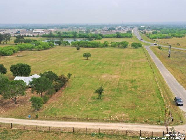 Single Family Homes for Sale at 140 COUNTY ROAD 344 La Vernia, Texas 78121 United States