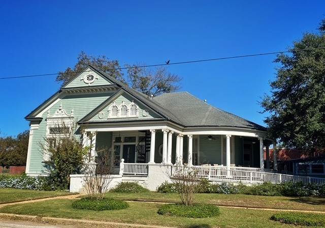 Property for Sale at 206 W 8th Street Cameron, Texas 76520 United States