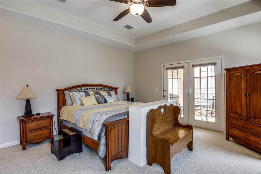 14. Single Family Homes at 220 Meadow Oaks Drive Dripping Springs, Texas 78620 United States