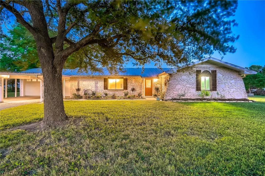 Single Family Homes por un Venta en 2055 County Road 137 Hutto, Texas 78634 Estados Unidos