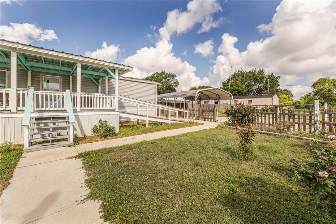Manufactured Home for Sale at 1006 S San Antonio Street Hearne, Texas 77859 United States
