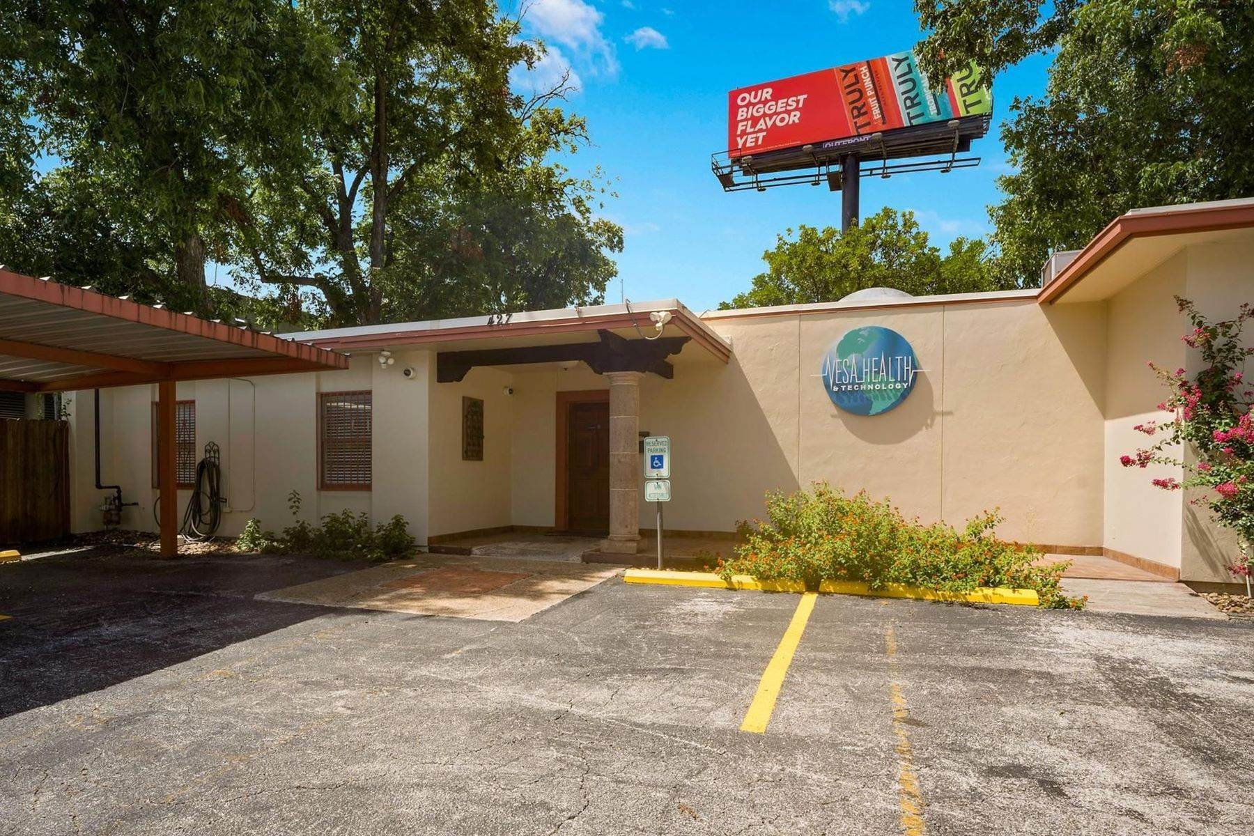 Commercial for Sale at 427 9th Street San Antonio, Texas 78215 United States