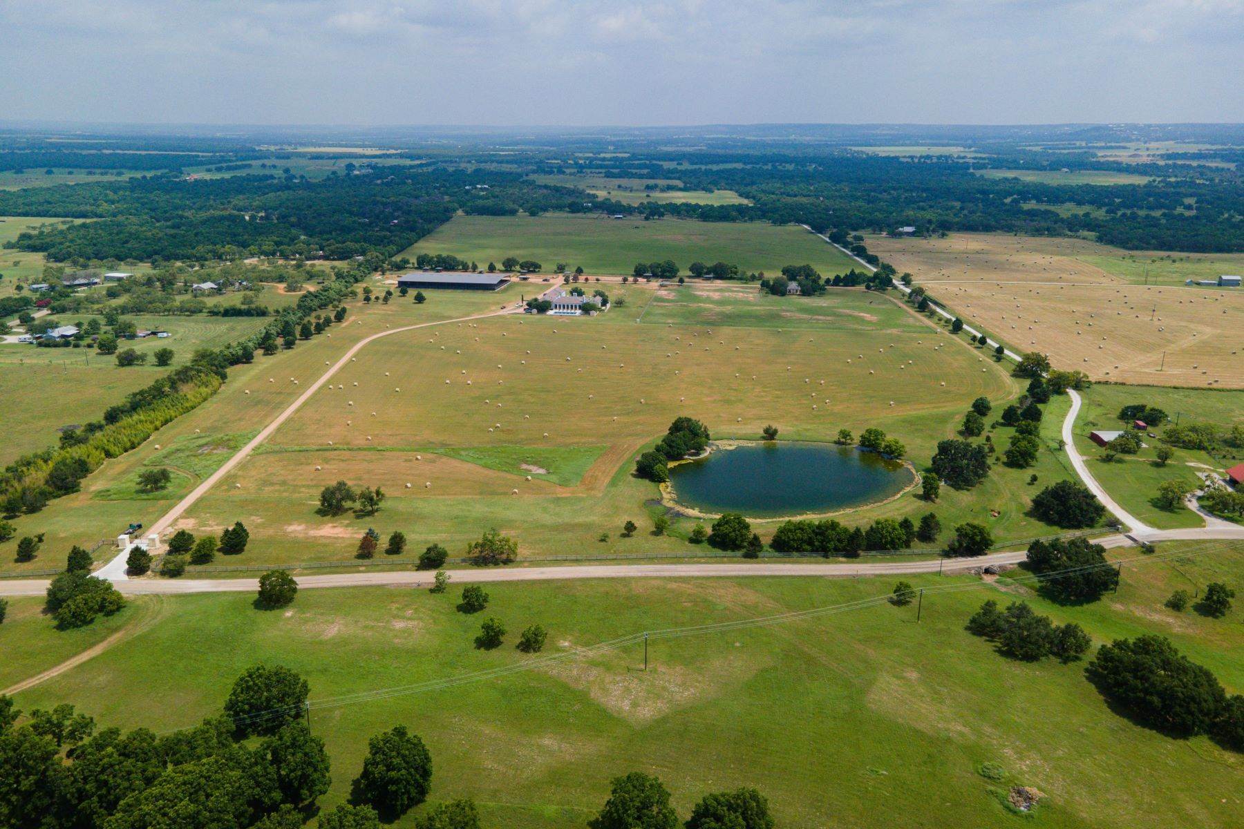 Farm and Ranch Properties por un Venta en Sky West Ranch in Fredericksburg 4900 Goehmann Lane Fredericksburg, Texas 78624 Estados Unidos