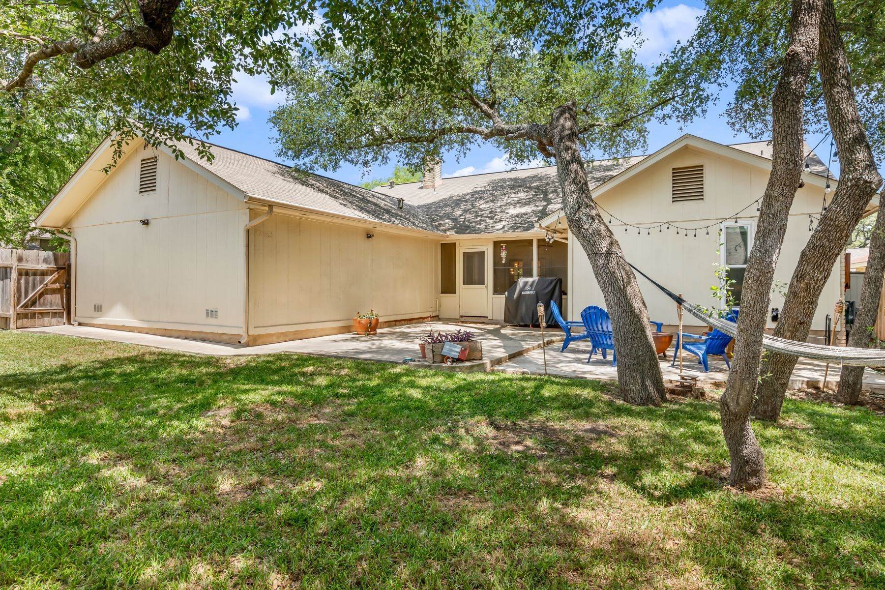 25. Single Family Homes at 15115 Mission Oaks Street San Antonio, Texas 78232 United States