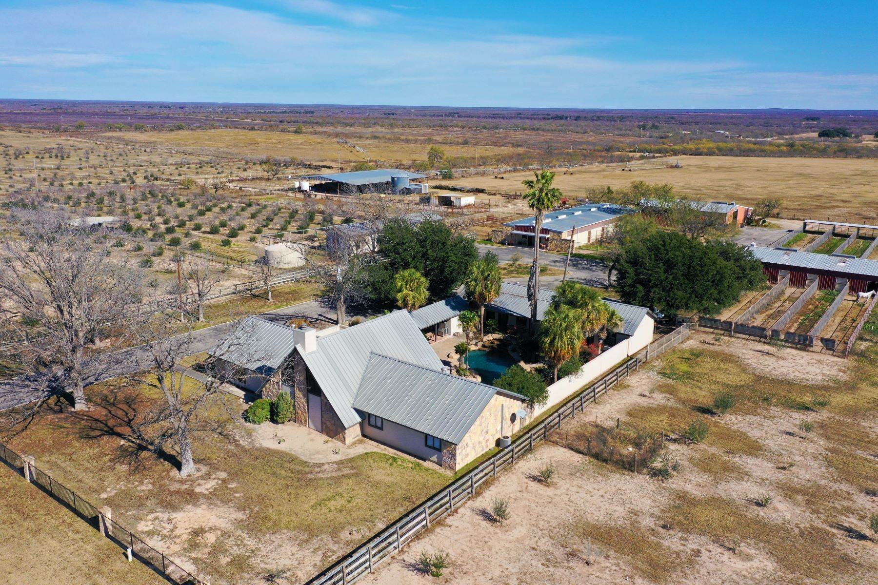 Farm and Ranch Properties por un Venta en 780 Acres Chi Ranch, Zavala County, Uvalde, TX 78872 780 Acres Chi Ranch, Zavala County Uvalde, Texas 78872 Estados Unidos