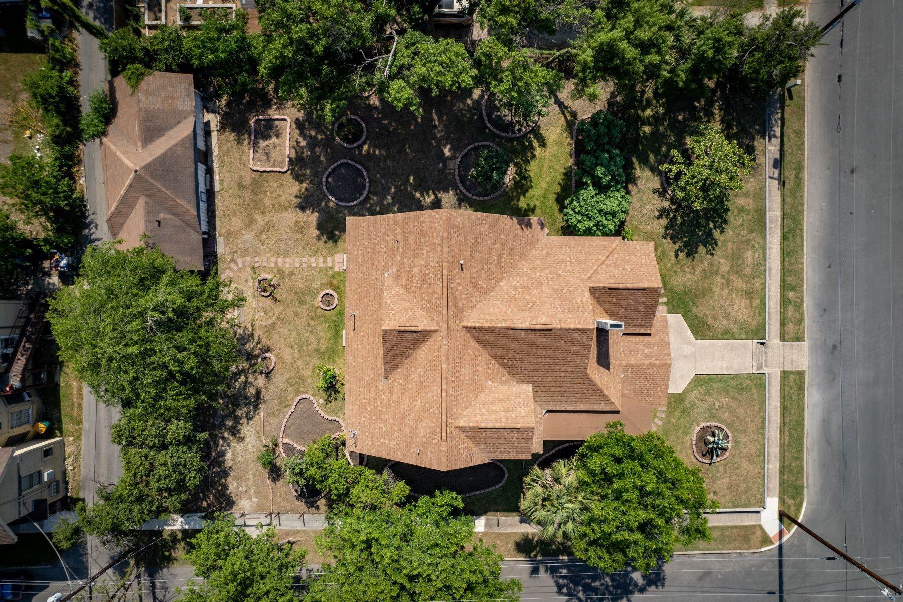 43. Single Family Homes at 320 East Courtland Place San Antonio, Texas 78212 United States