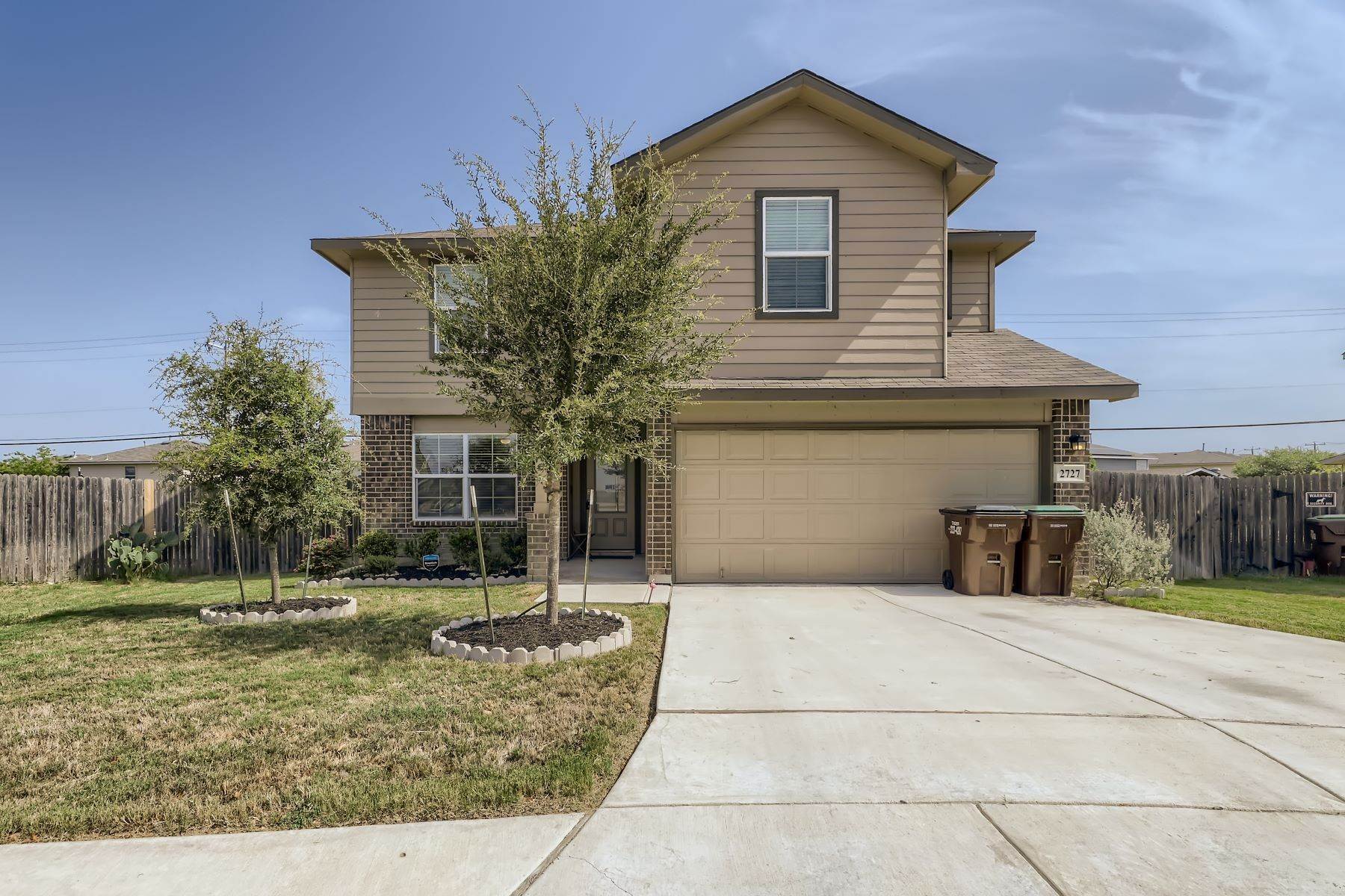 1. Single Family Homes at 2727 Green Leaf Way San Antonio, Texas 78244 United States