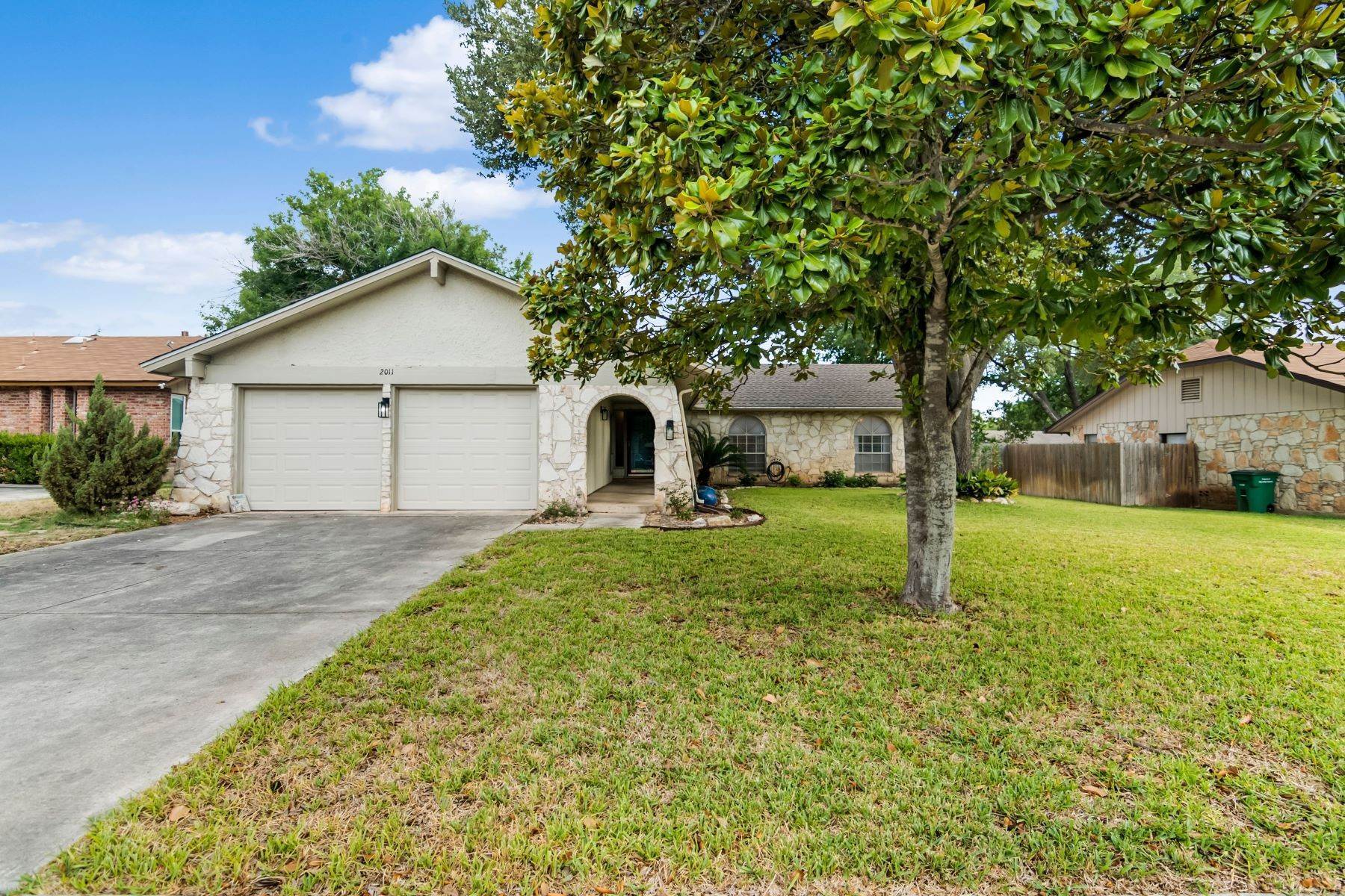 1. Single Family Homes at 2011 Oakshire Street San Antonio, Texas 78232 United States