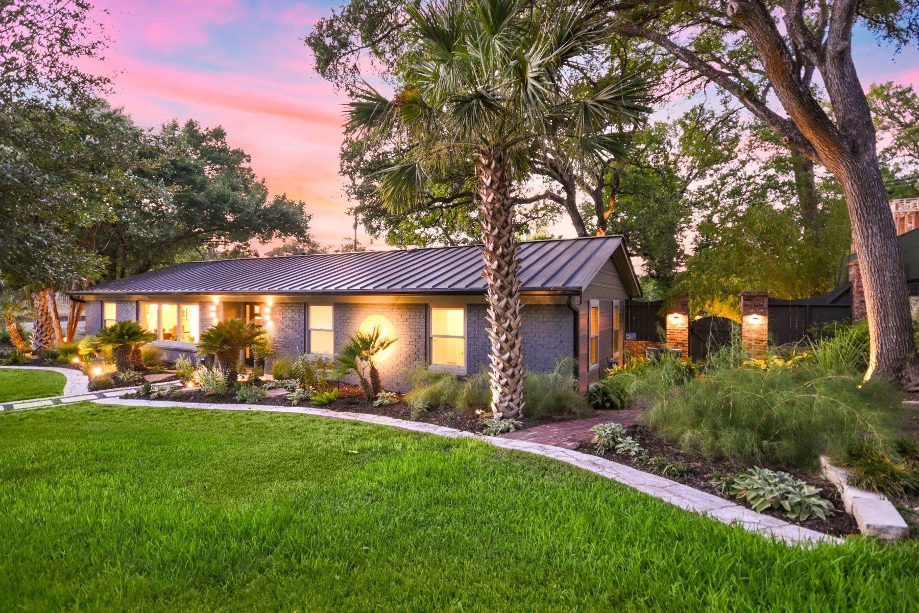 Single Family Homes por un Venta en Private Oasis in Barton Hills 2406 Rock Terrace Circle Austin, Texas 78704 Estados Unidos
