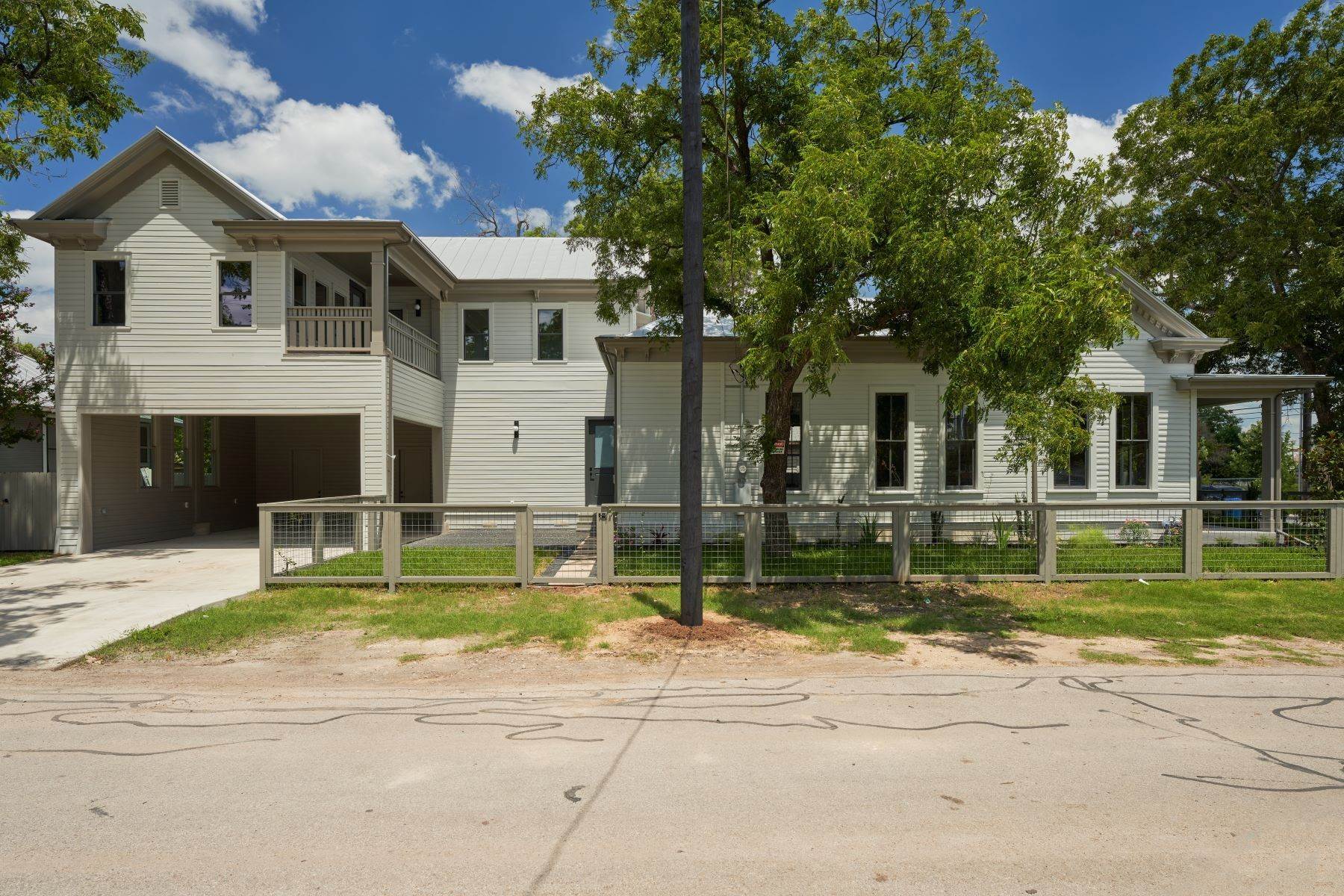 32. Single Family Homes at 901 Camden Street San Antonio, Texas 78215 United States