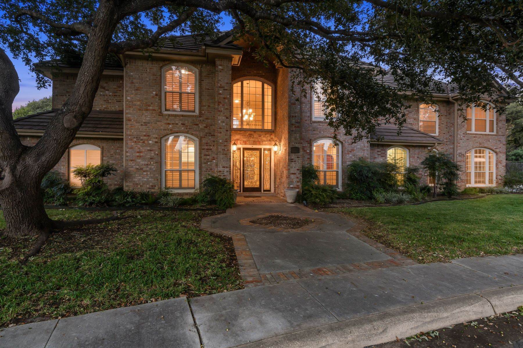 1. Single Family Homes at 7 Bowood Court San Antonio, Texas 78218 United States