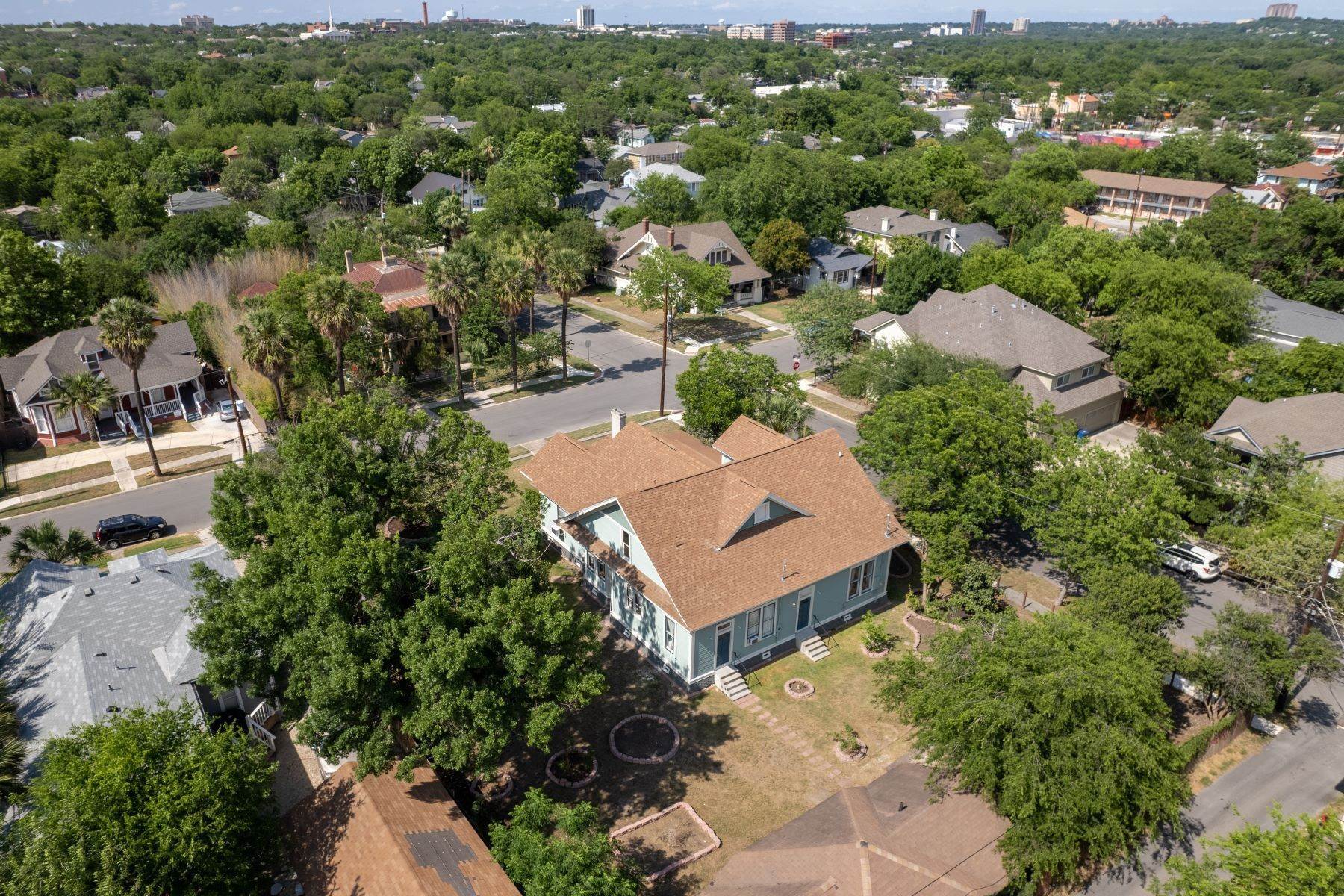 40. Single Family Homes at 320 East Courtland Place San Antonio, Texas 78212 United States