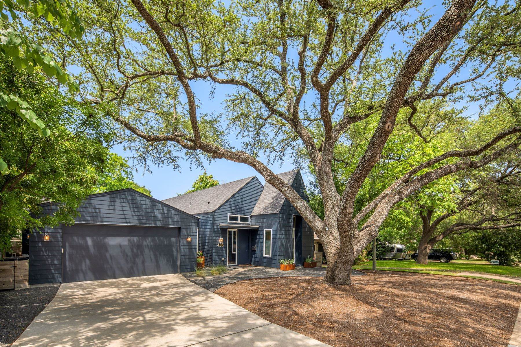 Single Family Homes for Sale at South Austin Contemporary 406 South Park Drive Austin, Texas 78704 United States