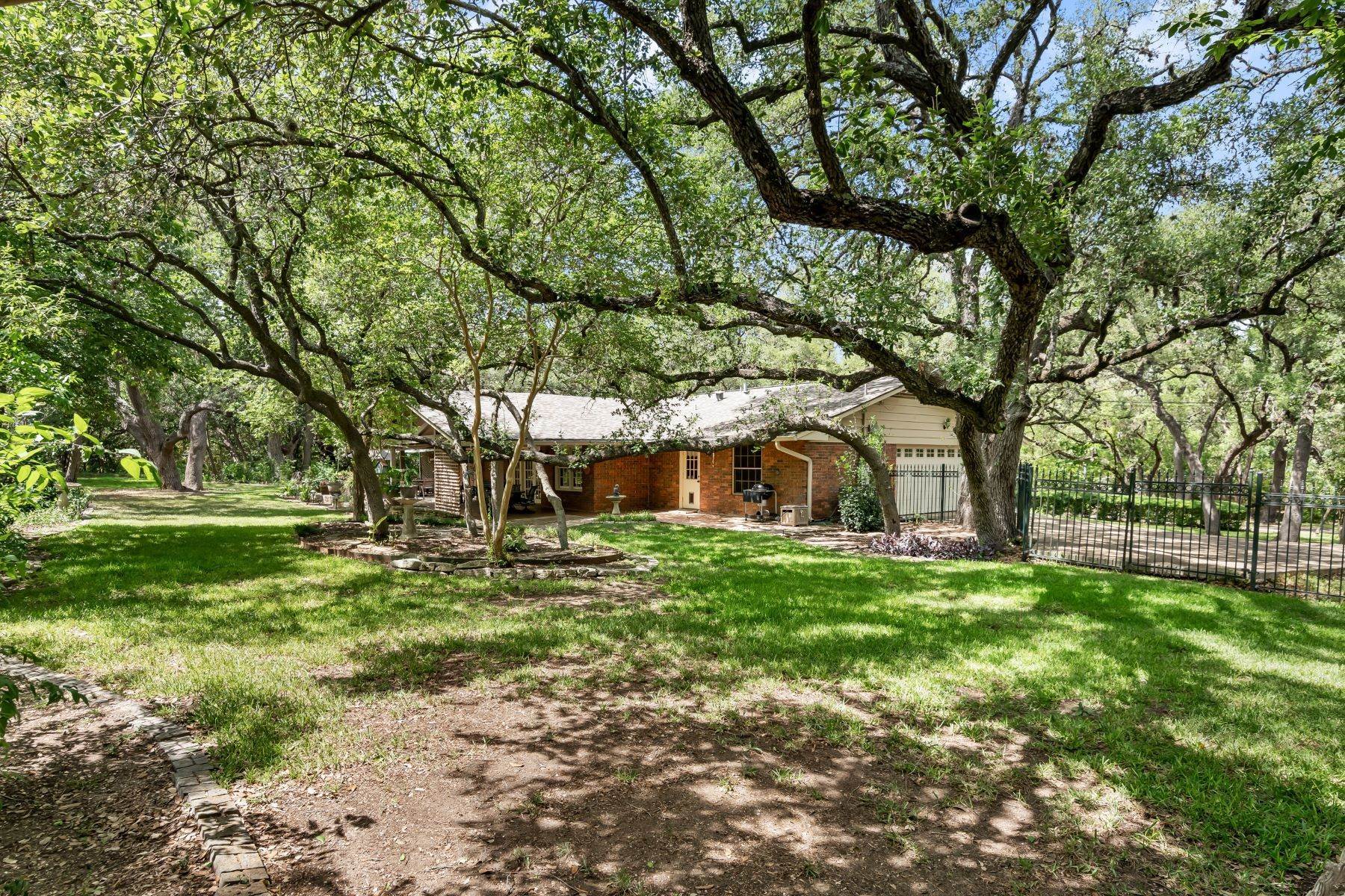 32. Single Family Homes at 106 Chimney Rock Lane San Antonio, Texas 78231 United States